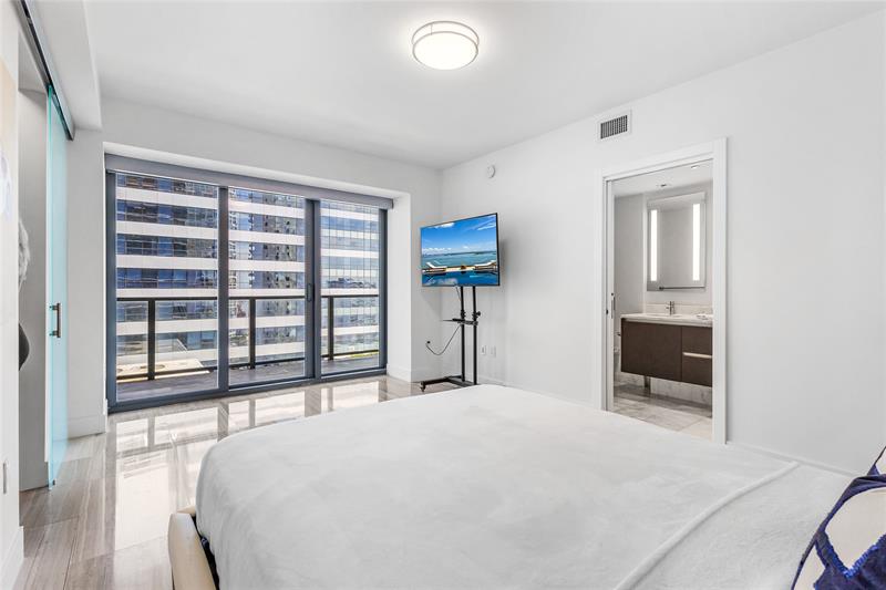 Image 22 of 49 For 1451 Brickell Ave  1201