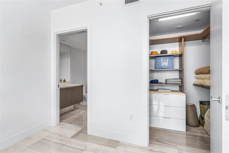 Image 29 of 49 For 1451 Brickell Ave  1201
