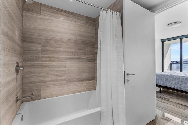 Image 31 of 49 For 1451 Brickell Ave  1201