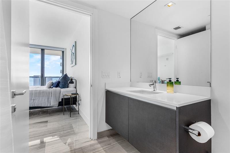 Image 32 of 49 For 1451 Brickell Ave  1201