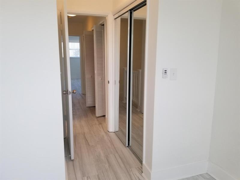 Image 24 of 30 For 1005 15th Ave  4