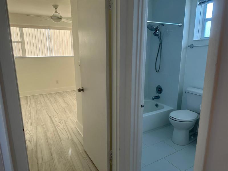 Image 25 of 30 For 1005 15th Ave  4