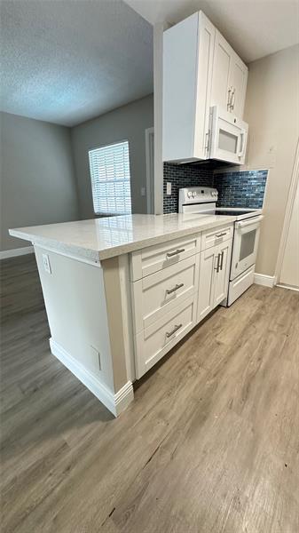 Image 4 of 14 For 1407 56th St  212