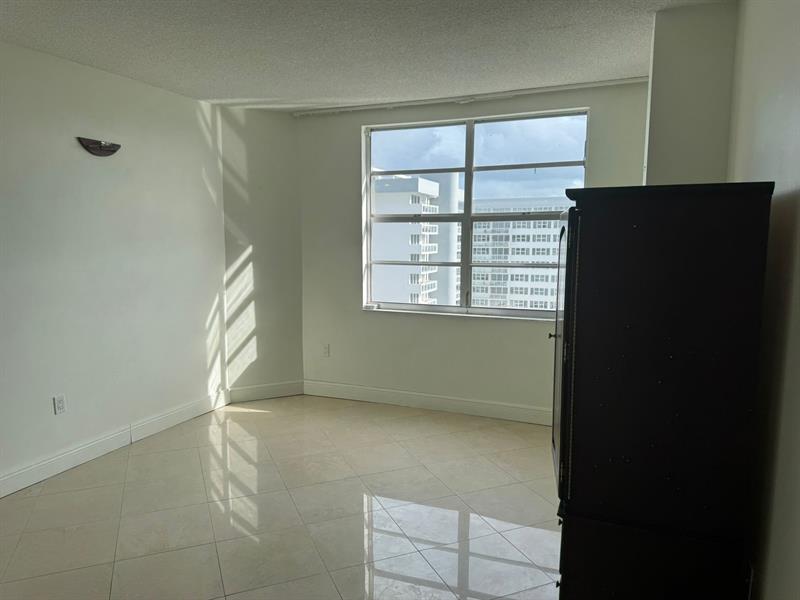 Image 10 of 17 For 1980 Ocean Dr  20q