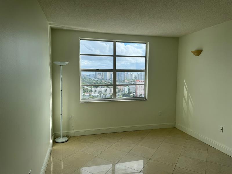 Image 13 of 17 For 1980 Ocean Dr  20q