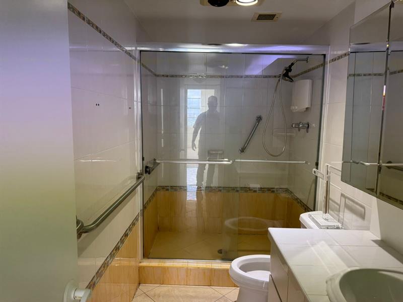 Image 14 of 17 For 1980 Ocean Dr  20q