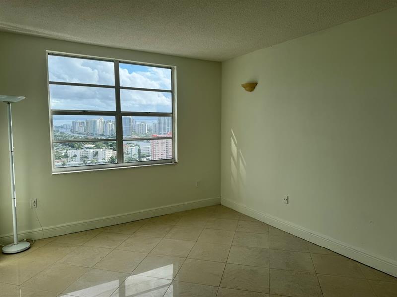 Image 17 of 17 For 1980 Ocean Dr  20q