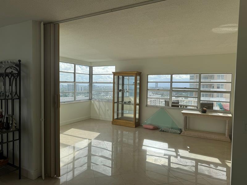 Image 3 of 17 For 1980 Ocean Dr  20q