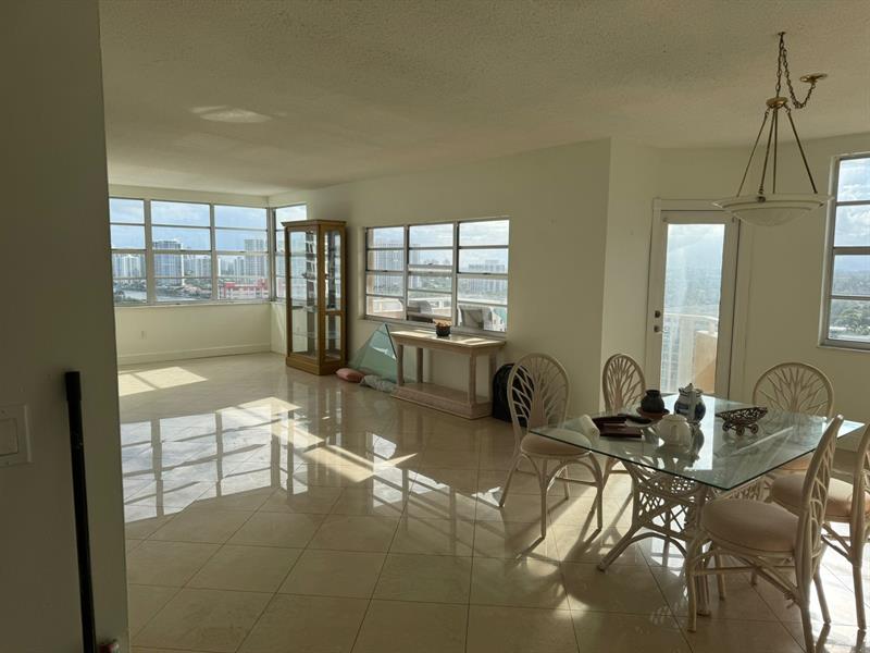 Image 4 of 17 For 1980 Ocean Dr  20q