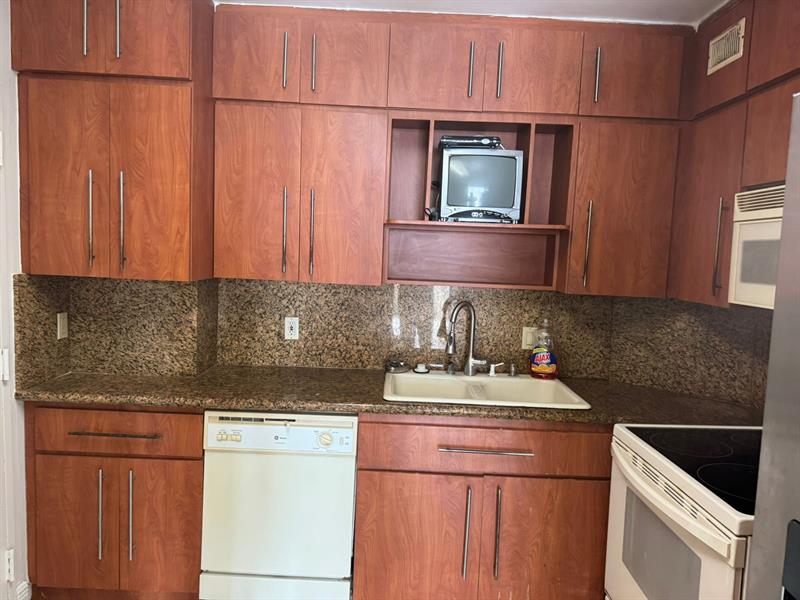 Image 7 of 17 For 1980 Ocean Dr  20q