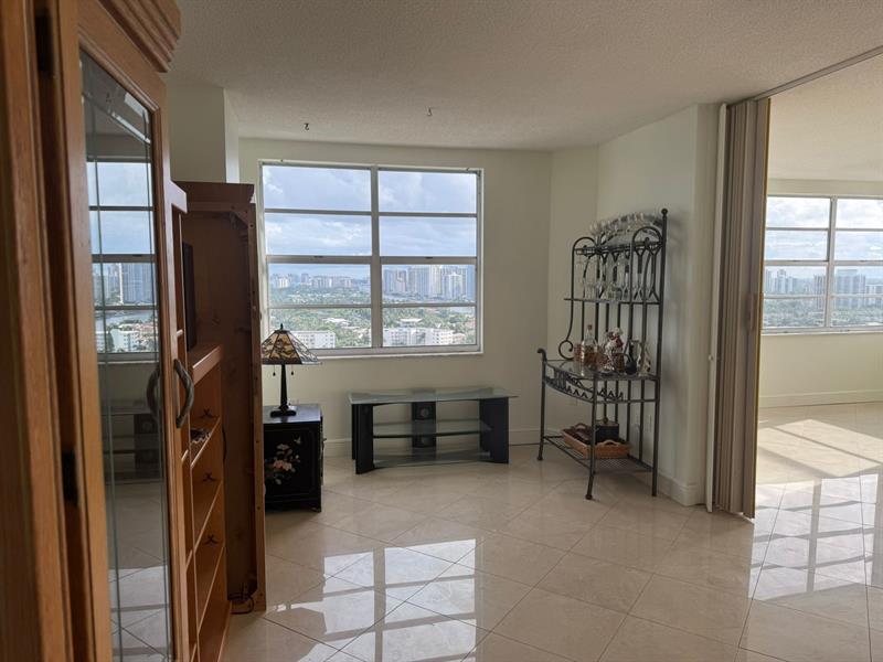 Image 9 of 17 For 1980 Ocean Dr  20q