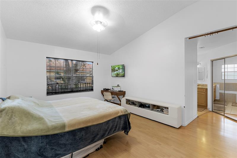 Image 28 of 49 For 11311 Lakeview Drive  7n