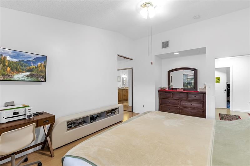 Image 29 of 49 For 11311 Lakeview Drive  7n