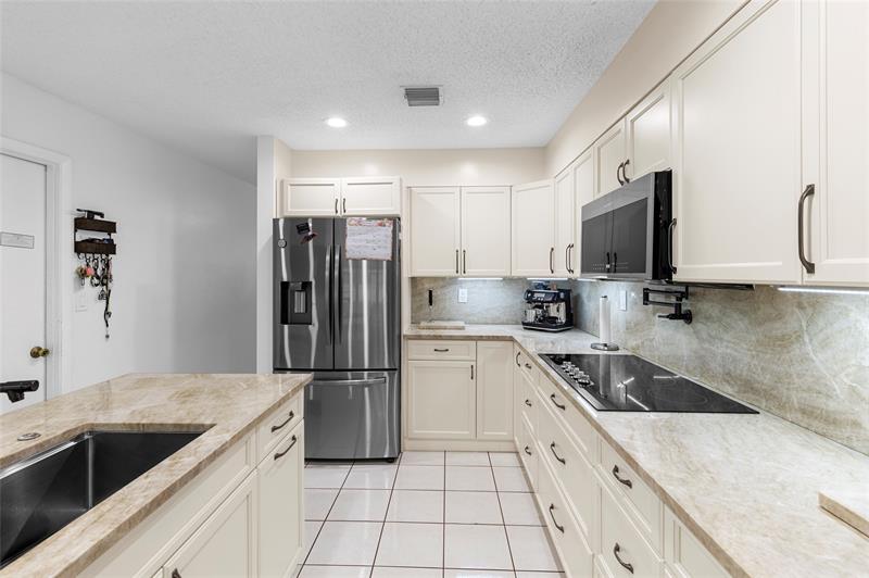 Image 3 of 49 For 11311 Lakeview Drive  7n