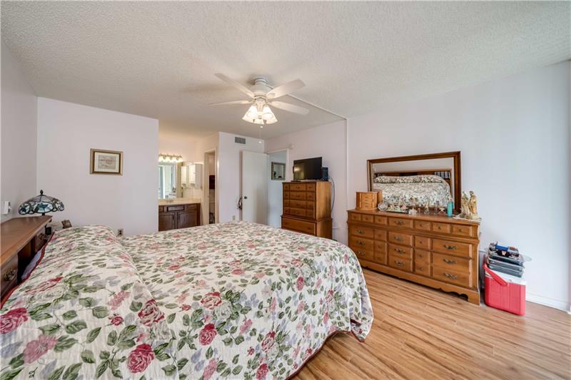 Image 13 of 32 For 3521 Environ Blvd  209