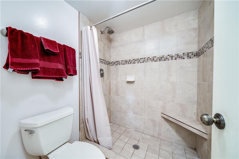 Image 15 of 32 For 3521 Environ Blvd  209