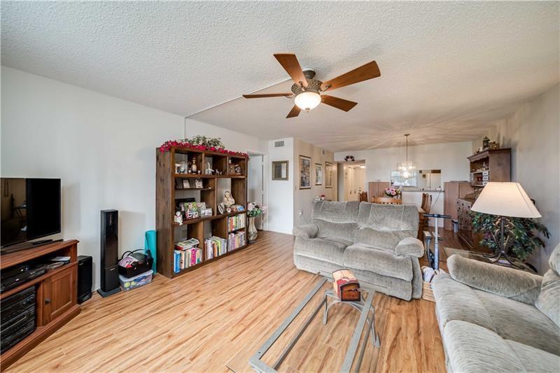 Image 4 of 32 For 3521 Environ Blvd  209