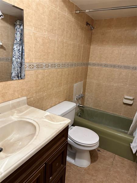 Image 14 of 27 For 5900 17th Pl  103