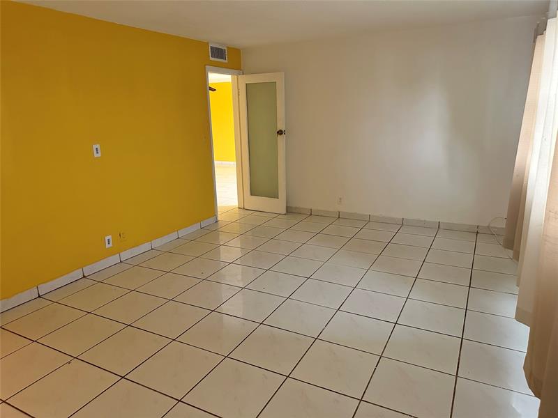Image 17 of 27 For 5900 17th Pl  103