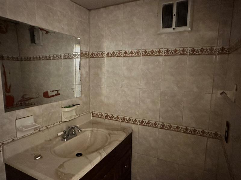 Image 18 of 27 For 5900 17th Pl  103