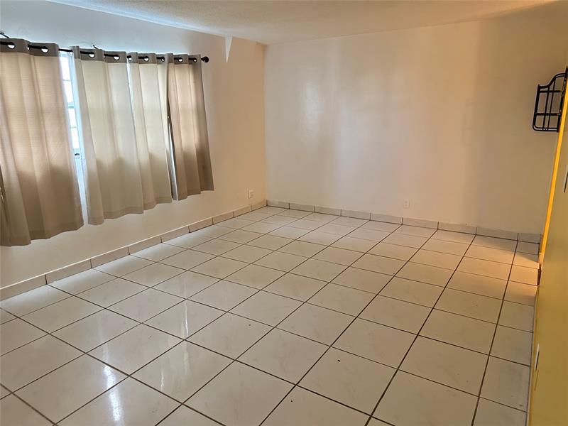Image 21 of 27 For 5900 17th Pl  103
