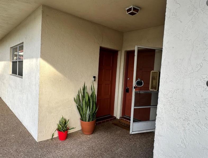 Image 6 of 27 For 5900 17th Pl  103