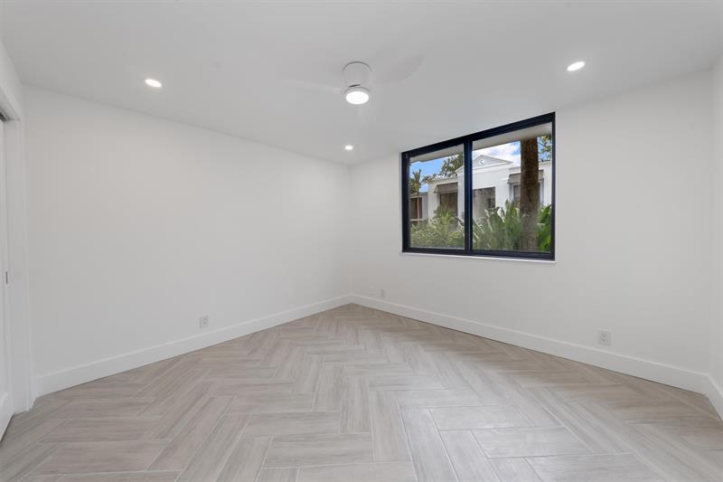 Image 18 of 29 For 1578 Ocean Lane  115