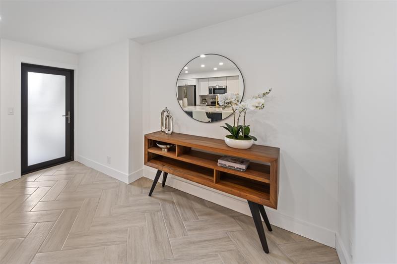 Image 21 of 29 For 1578 Ocean Lane  115