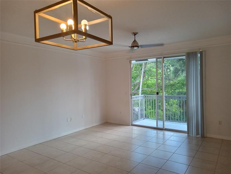 Image 12 of 47 For 2018 Alta Meadows Ln  407