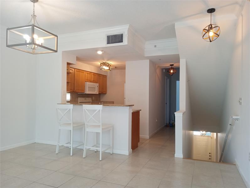 Image 7 of 47 For 2018 Alta Meadows Ln  407