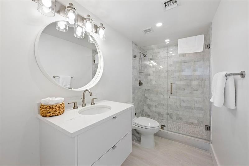 Image 11 of 13 For 1200 Flagler Dr  1404
