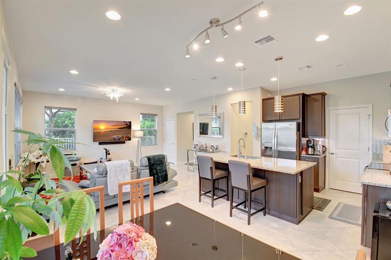 Details for 1105 Banyan Dr, Hollywood, FL 33021