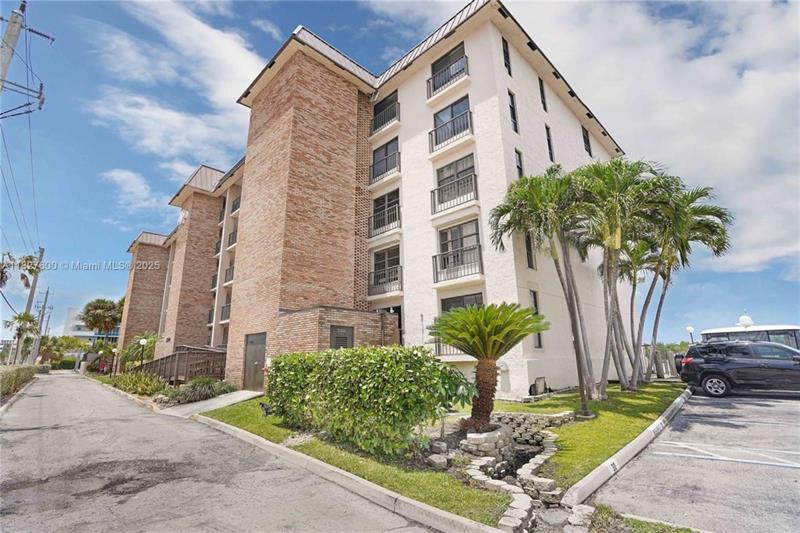 Image 4 of 24 For 3200 Ocean Dr  503