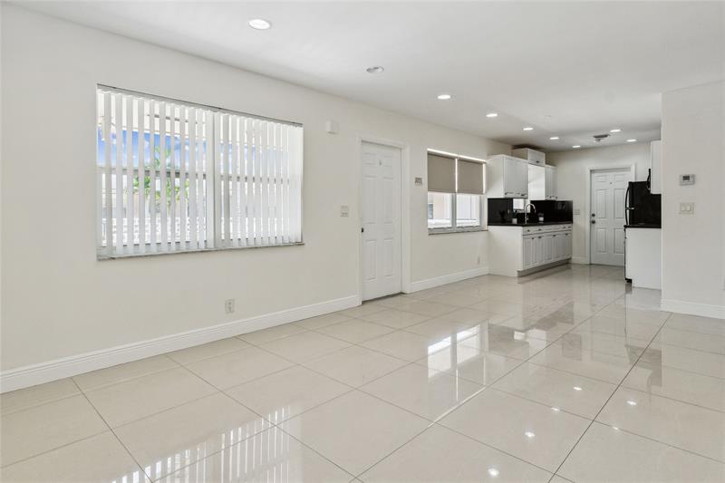Image 4 of 10 For 3501 Van Buren St  15