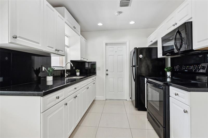 Image 6 of 10 For 3501 Van Buren St  15