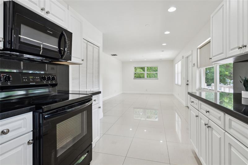 Image 7 of 10 For 3501 Van Buren St  15