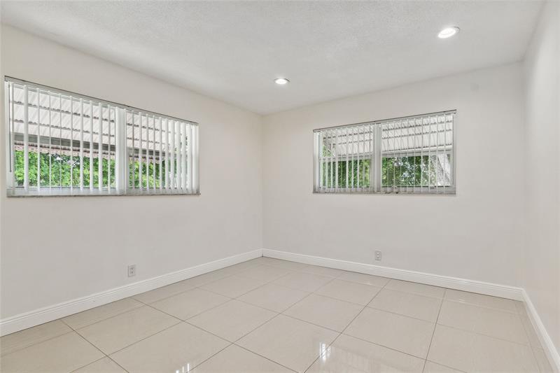 Image 8 of 10 For 3501 Van Buren St  15