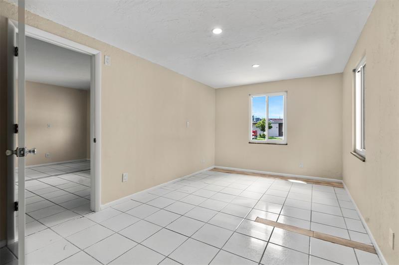 Image 22 of 36 For 1415 25th St
