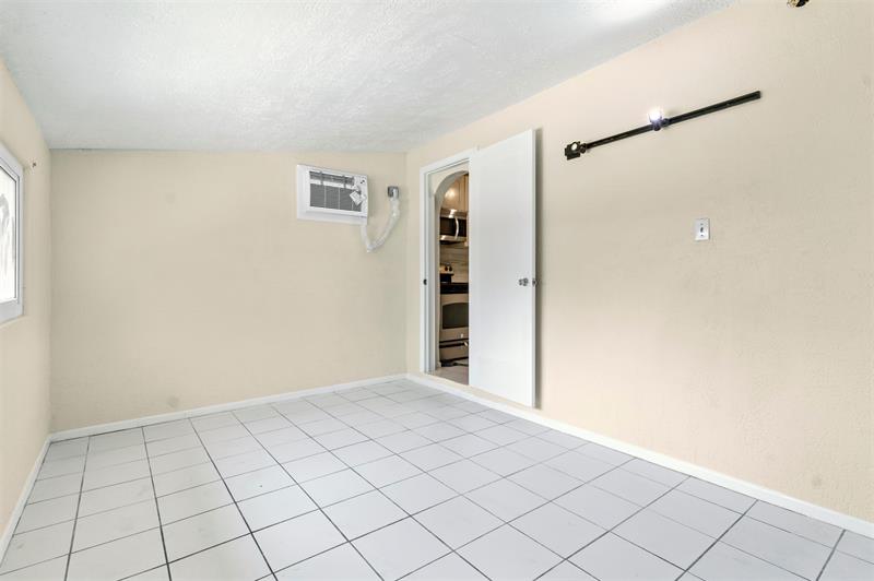 Image 26 of 36 For 1415 25th St