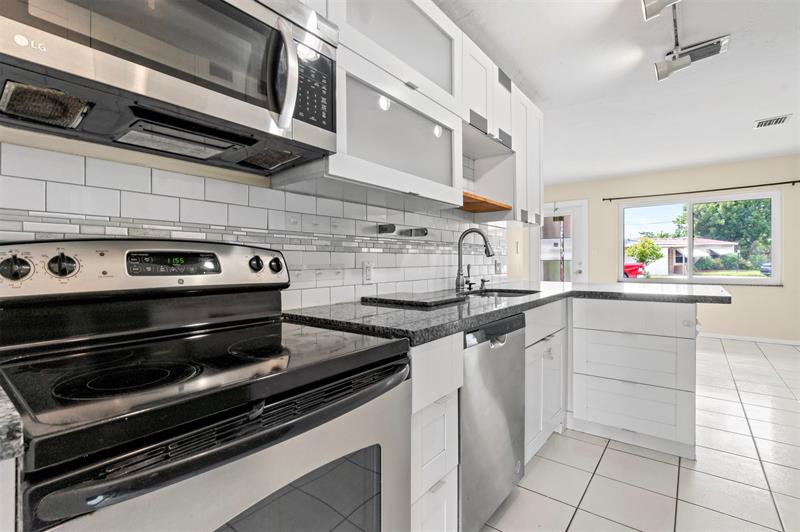 Image 4 of 36 For 1415 25th St