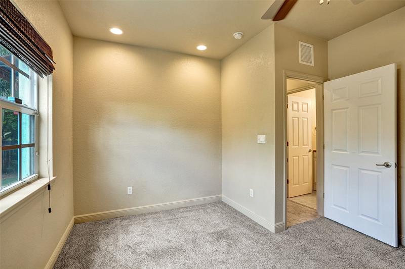 Image 20 of 55 For 624 29th Dr  D