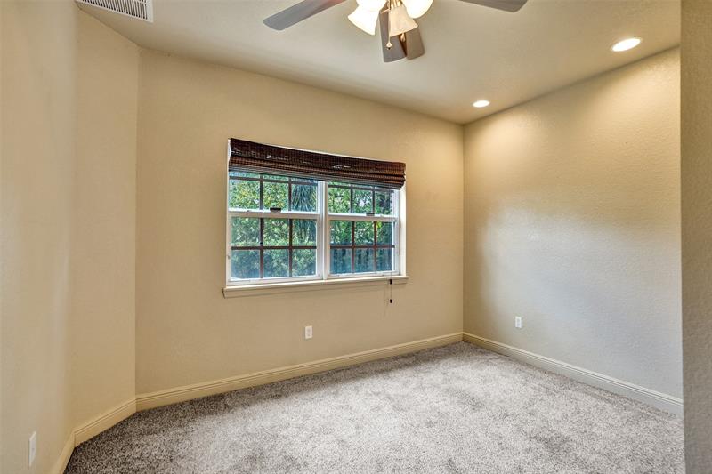 Image 21 of 55 For 624 29th Dr  D