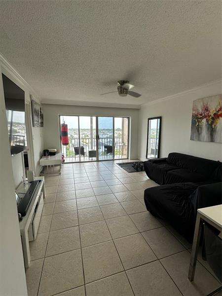Image 11 of 59 For 1101 Crystal Lake Dr  608