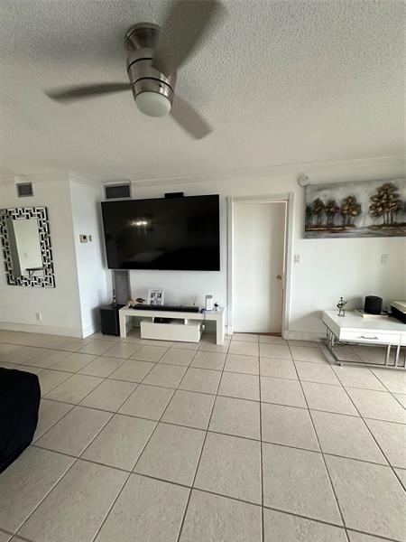 Image 15 of 59 For 1101 Crystal Lake Dr  608