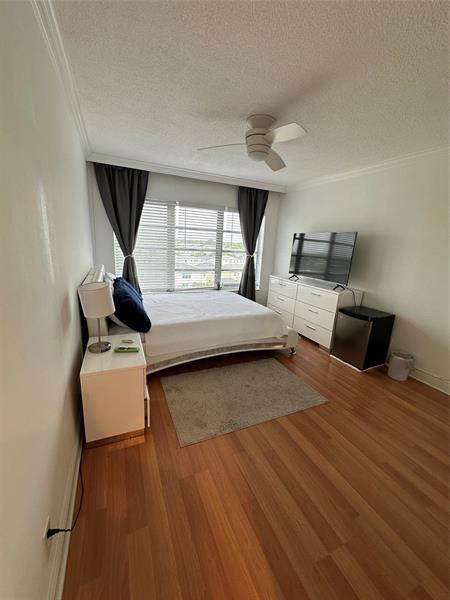 Image 20 of 59 For 1101 Crystal Lake Dr  608