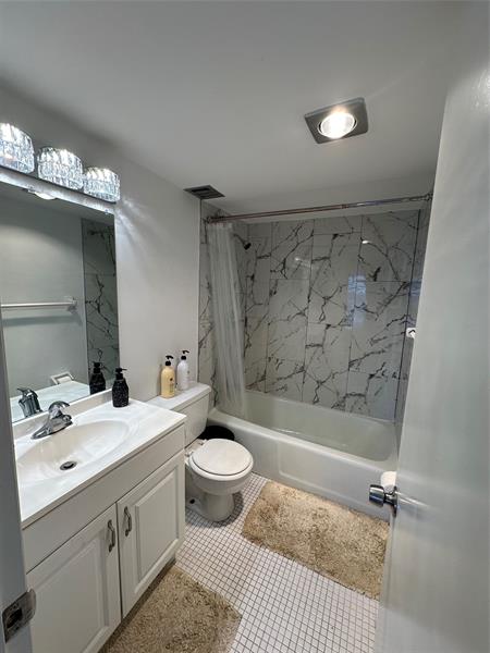 Image 22 of 59 For 1101 Crystal Lake Dr  608