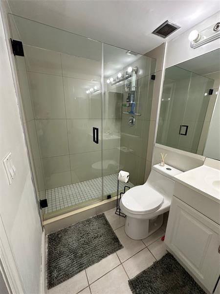 Image 30 of 59 For 1101 Crystal Lake Dr  608