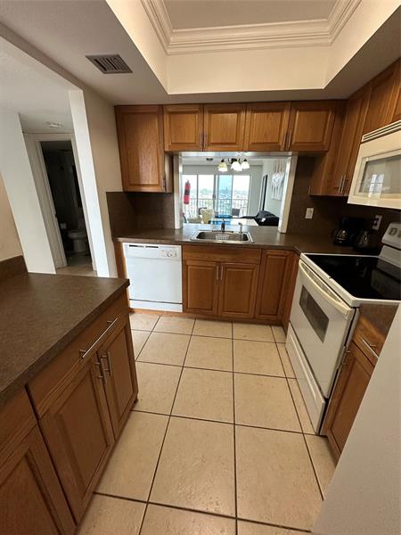 Image 41 of 59 For 1101 Crystal Lake Dr  608