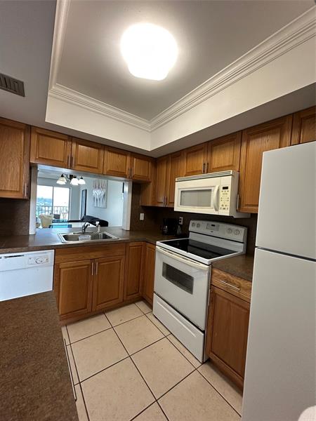 Image 46 of 59 For 1101 Crystal Lake Dr  608