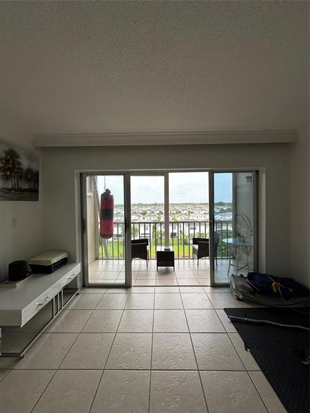 Image 5 of 59 For 1101 Crystal Lake Dr  608